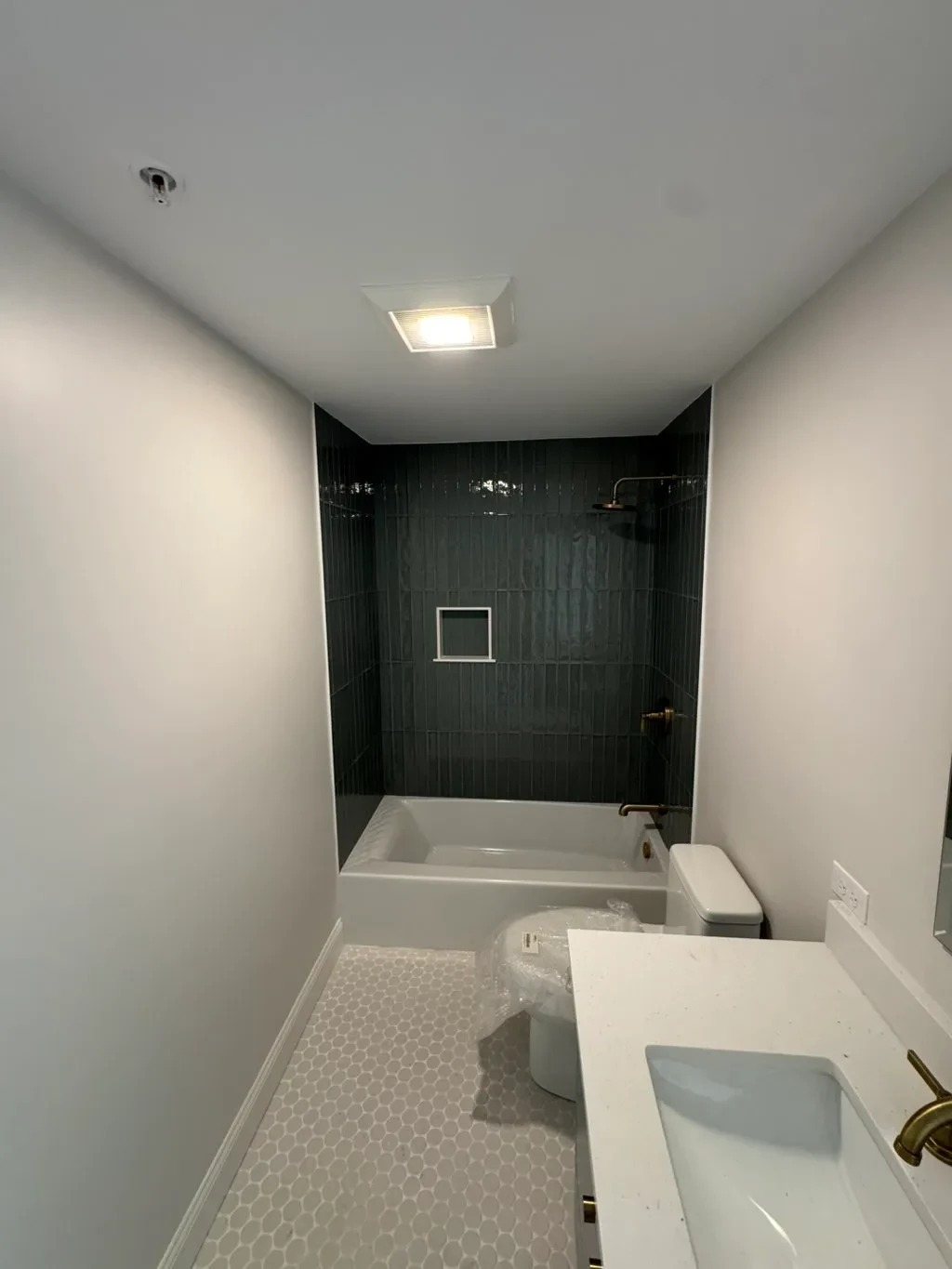 Tub surround in green tile